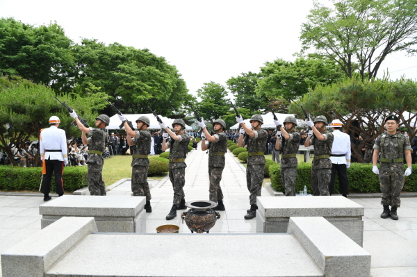 구리시 제62회 현충일 추념행사로 爲國獻身의 뜻 새겨