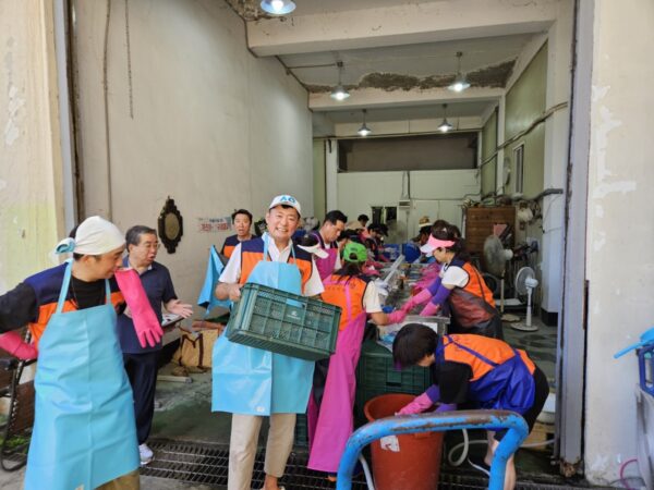 한국자유총연맹 구리시지회,아이스팩 재활용을 위한 세척 봉사해