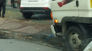 해수를 호스로 무단방류하는 장면     news-i   