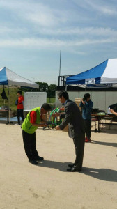 감사장을 받고 있는  시민경찰봉사회 강주현회원   news-i