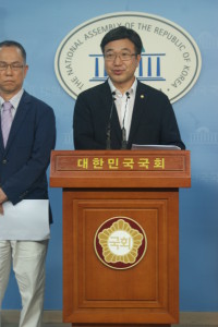 한국납세자연맹과 공동발표하는 윤호중의원  news-i