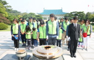 LIG넥스원, 국군의 날 맞아 임직원 가족 현충원 봉사활동