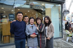 민경자 시의장이 행사를 격려 중이다 news-i