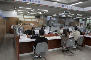 구리시청에서 여권서비스를 하고 있다 news-i