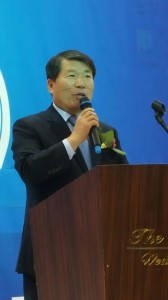 회장이취임식을 축하하는  백경현 구리시장  news-i