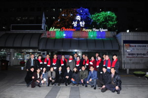 구리시청광장 성탄트리 점등 후 기념촬영  news-i