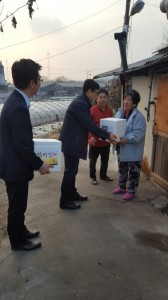 김장김치를 전달하는  담터교회 성도들  news-i