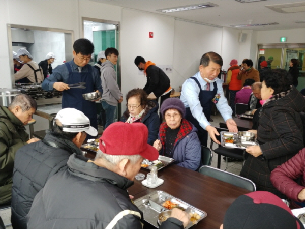 구리시, ‘갈매경로식당 배식 봉사활동 및 간담회 의견청취