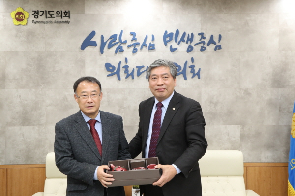 송한준 의장, 수원고법에 자치분권·지역균형발전 기여 당부