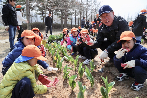 가평군, 아이들과 식목일 행사 열어