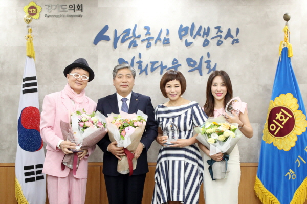 송한준 의장, 의회 홍보대사로 가수 현숙·숙행, 개그맨 김종석 위촉