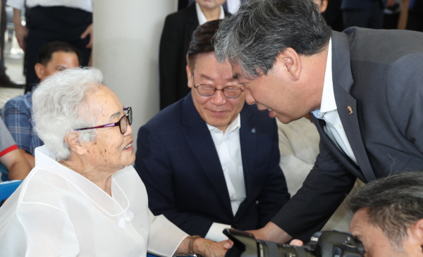 송한준 의장,  일본군 성노예 피해자 기림행사 참석