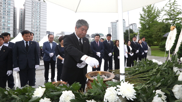 송한준 경기도의장, 15일 제74주년 8‧15 광복절 경축식 참석