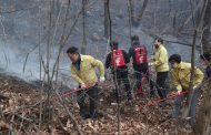 구리시의회 의원들, 아차산 산불진화 참여해