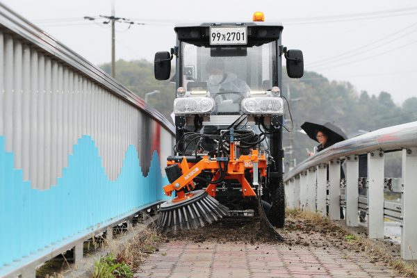 가평군, 소형노면청소차로 도시 주거환경 개선키로