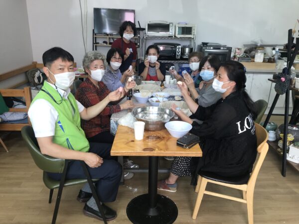 여주시 금사면 생활개선회,  오색빛깔 송편으로 이웃 사랑 나눠