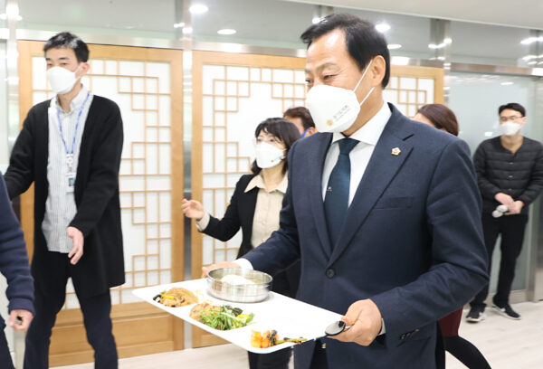 장현국 의장 “경기도의회 구내식당 오픈 기념”
