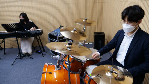 송파런 뮤직 스튜디오’, 700여 대 악기 저렴하게 대여