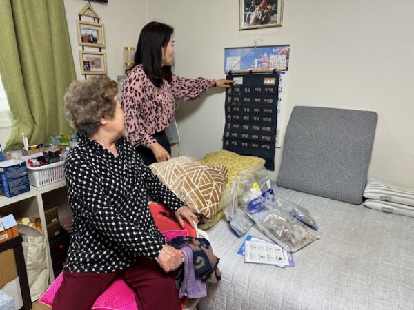 송파구, 홀몸 어르신 위한 ‘깜빡깜빡 지킴이 투약 달력’ 지원 