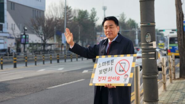 이은주 도의원, 구리여중·여고 등굣길 교통안전 캠페인 실시