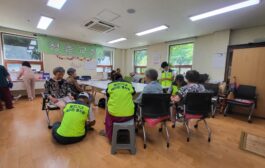 홍천군노인복지관, 청춘교실 어르신 대상 건강테이핑 프로그램 운영